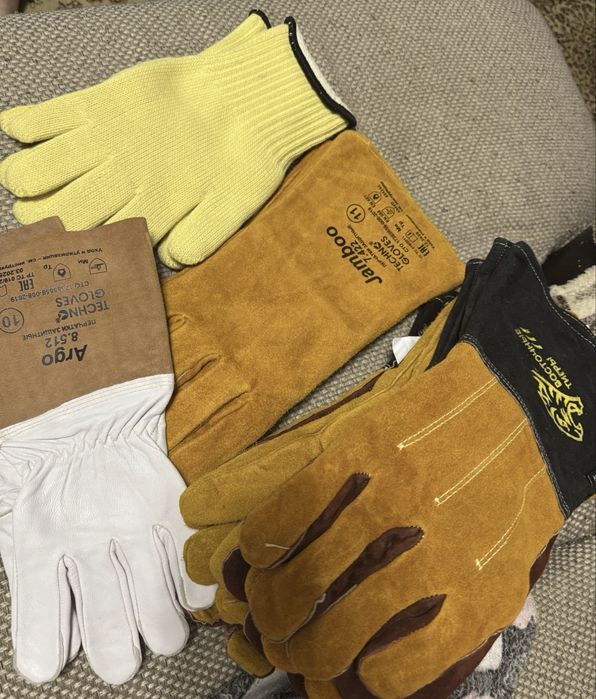 Спецовка новая перчатки сварочные