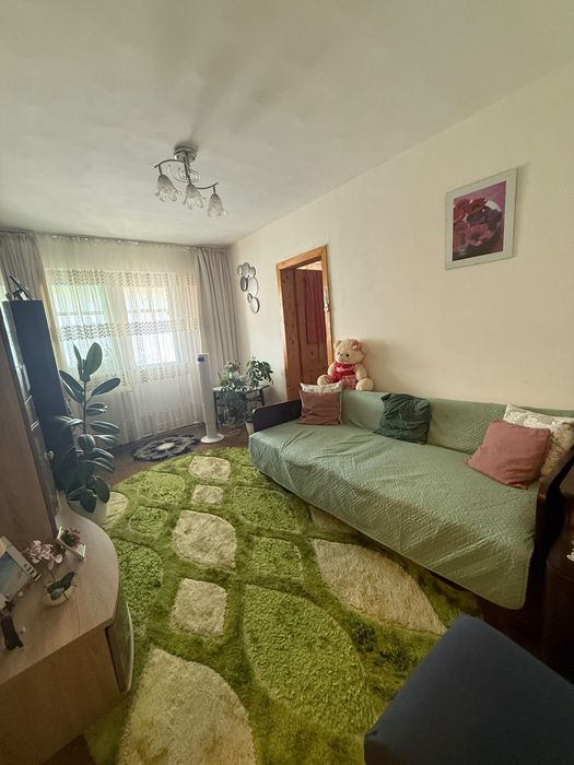 Vanzare apartament 2 camere,semidecomandat,zona linistita si centrala,Caransebeș