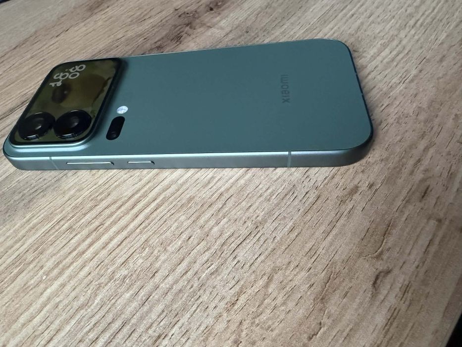 Телефон Xiaomi 17 Pro