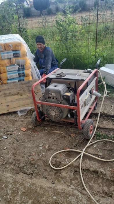 Inchiriez placa, talpa , mai compactor