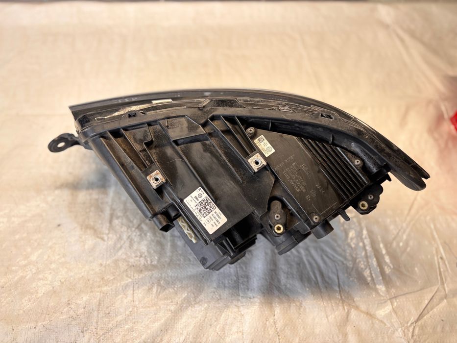 Volkswagen T6 десен фар LED