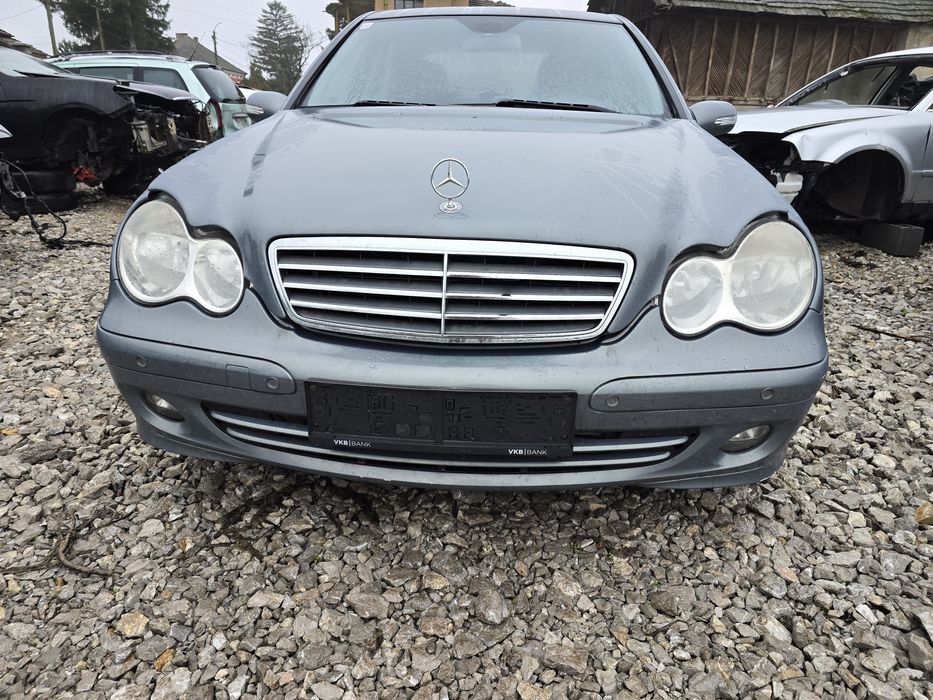 Продавам мерцедес ц200 комресор на части