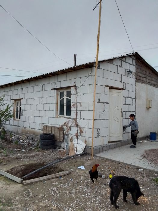 Уч хонали ховли Уй сотилади