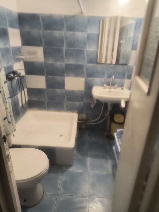 Închiriez garsoniera