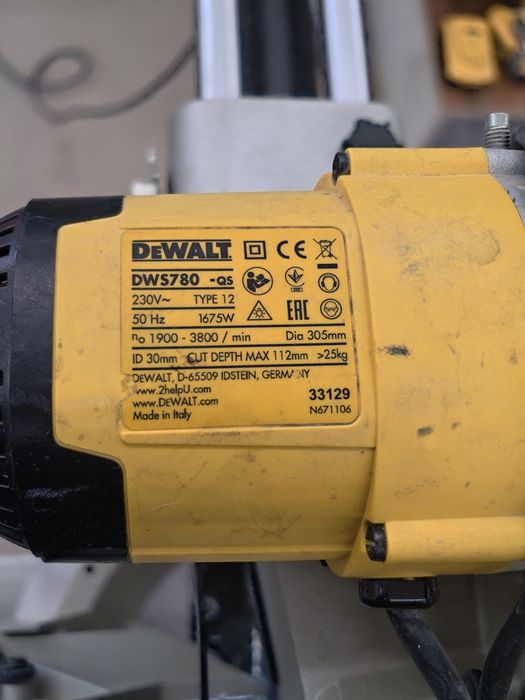 Пила торцовочная DeWALT DWS780