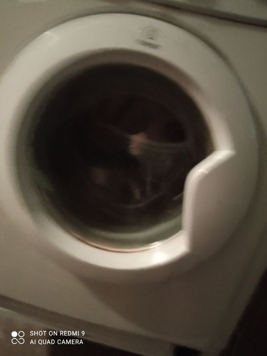 Продавам пералня Индезит за части