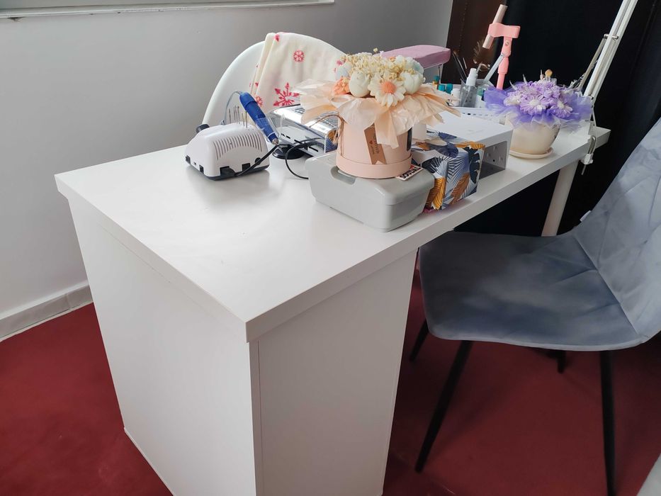 Vând produse manechiurista