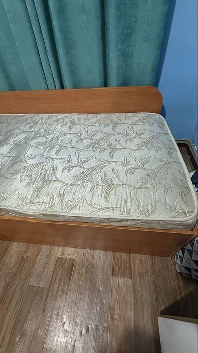 Кровать с матрасом 100х200