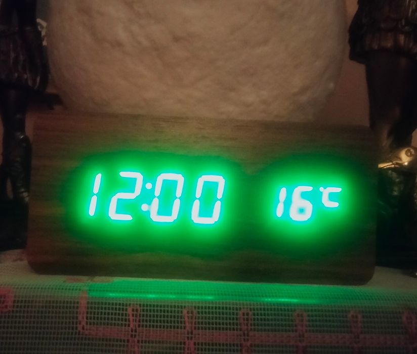 Лед цифров часовник