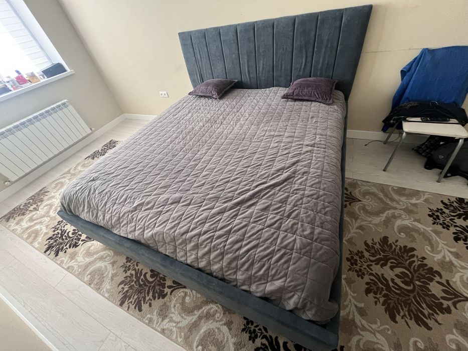 двуспальная кровать