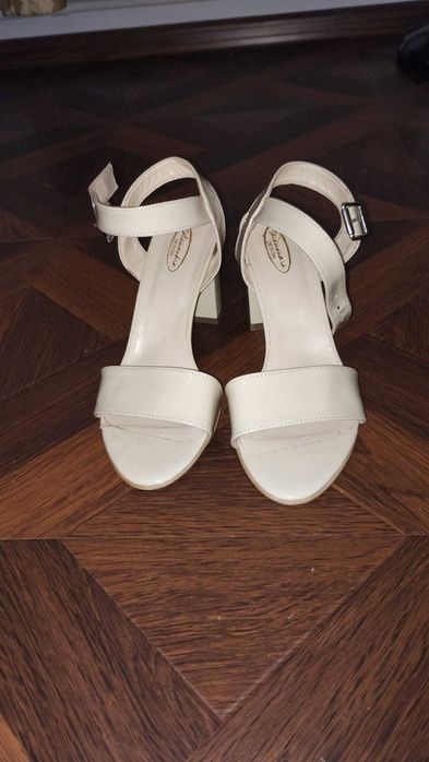 Vand pantofi dama