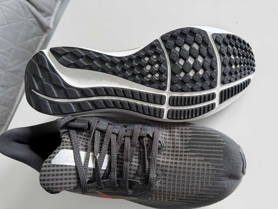 Vand sneakers Nike Air Zoom Pegasus 39 - marimea 42 - stare exceptionala