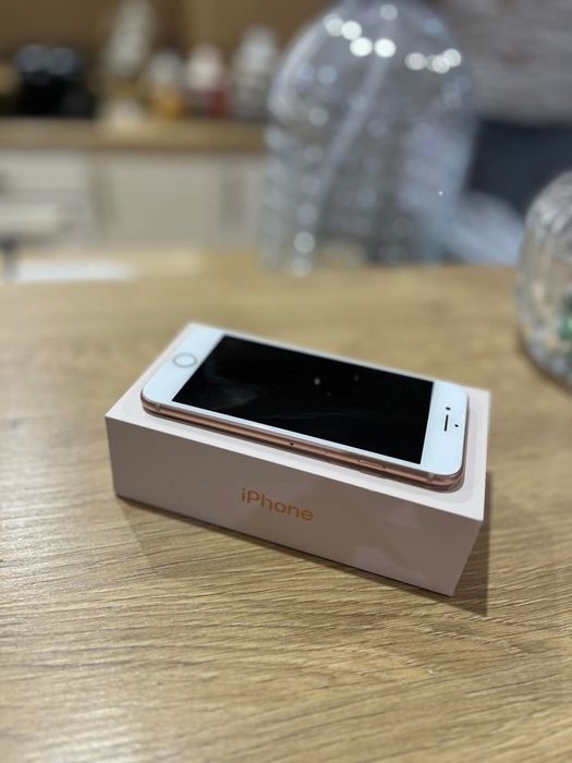 Iphone 8 64 GB .