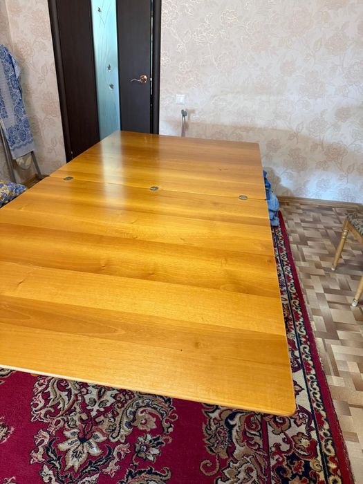 Стол в хорошем состоянии