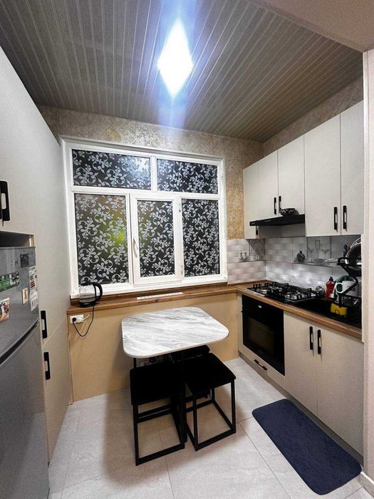 квартира сотилади чилонзор 2 кв 2/2/4 метро мирза улугбек