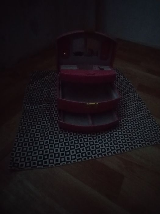 Продам шкатулку для украшения