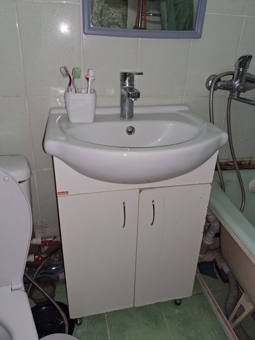 Продам тумбу с умывальником