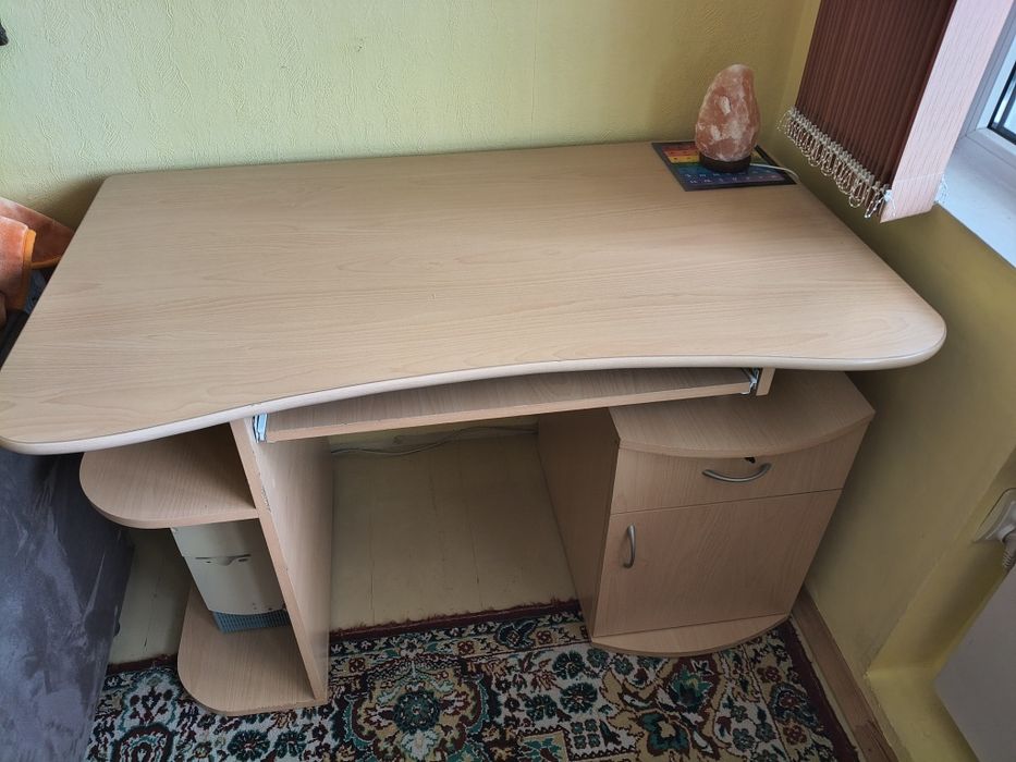 Продавам бюро 120х65 Н75