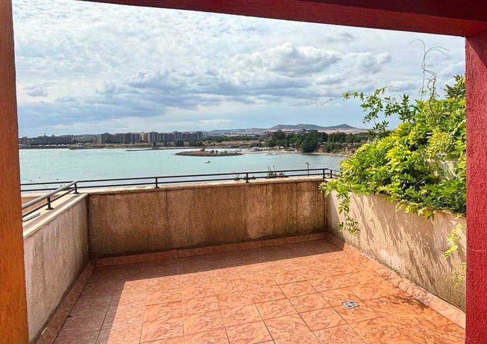 Тристаен апартамент с директна гледка море в к-с Марина Кейп, Ахелой