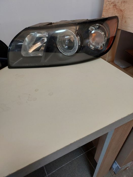 Far Stanga Dreapta Volvo S40 V50 negru si pe gri European