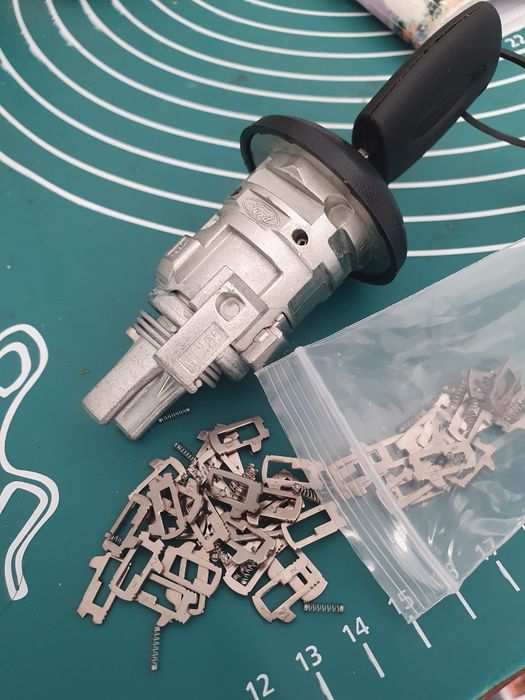 DEBLOCARI AUTO, Programari Chei Auto