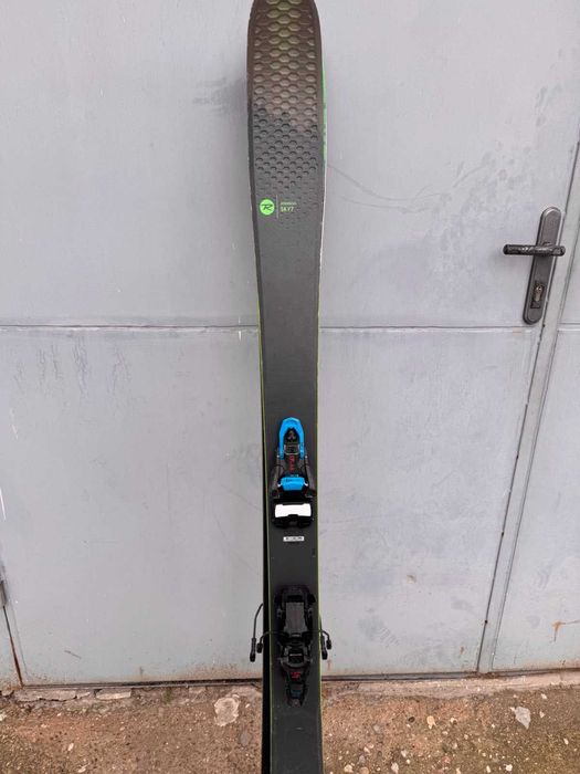 Ски с панти и колани