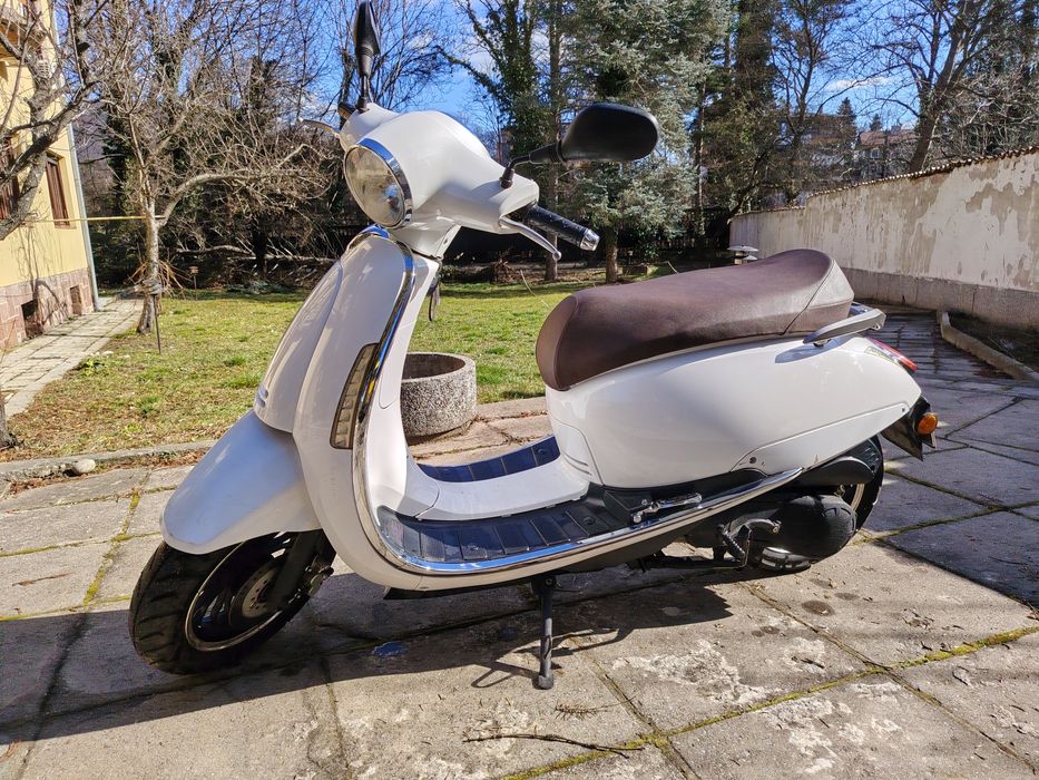 Скутер 125 кубика /регистриран/