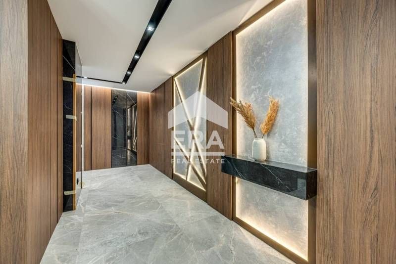 Тристаен апартамент част от емблематична сграда до Борисовата градина