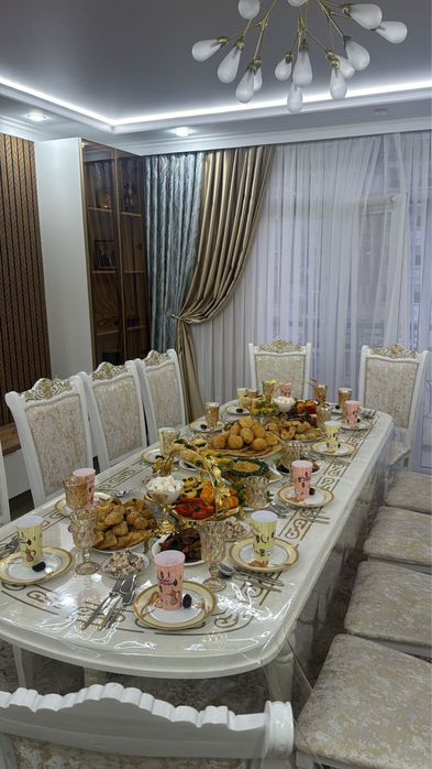 Продается стол стулья