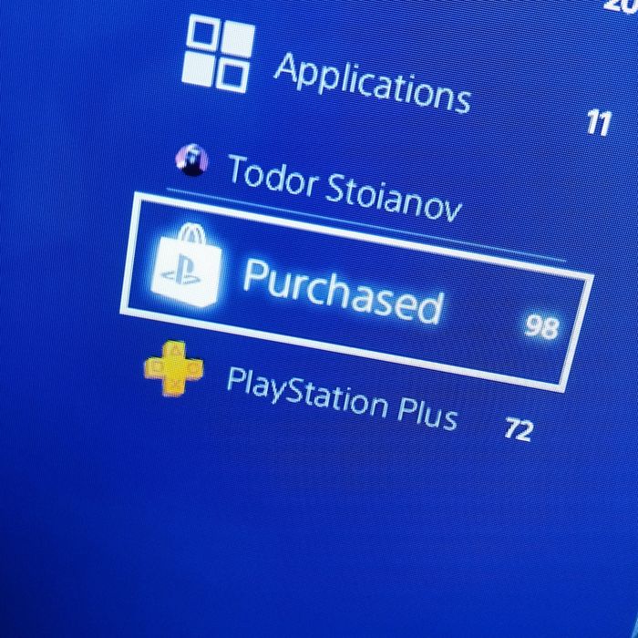 Playstation 4 slim 1TB с игри и 2 контролера