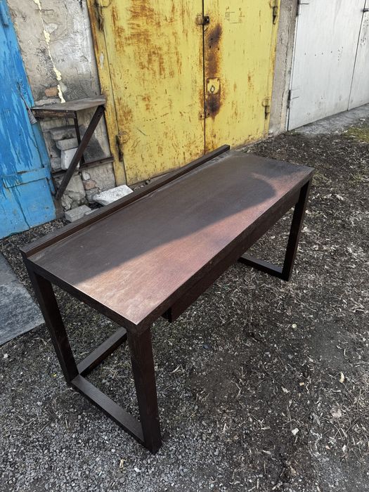 Продам стол ………….