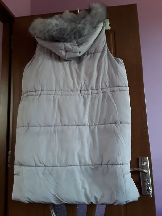 Vând Vestă Lungă cu Glugă si Blăniță Mărimea 46 Nouă Italia