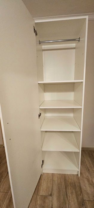 Шкаф, може да се ползва като добавка за гардероб