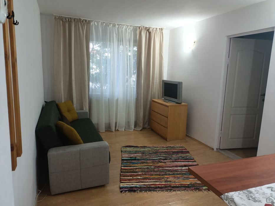 Vând apartament zona Brotăcei