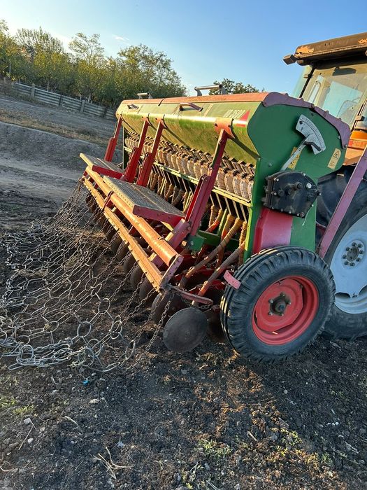 Vând semănătoare de păioase irtem UD 3500