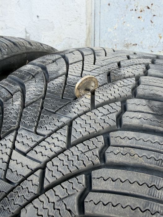 Зимни Гуми спортпакет 225/40/19 255/35/19 комплект Дот 25 4000км Бмв