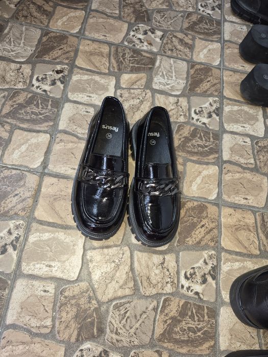 Vand pantofi fete marimea 34