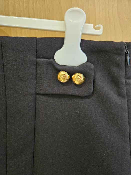 Пола Zara къса черна