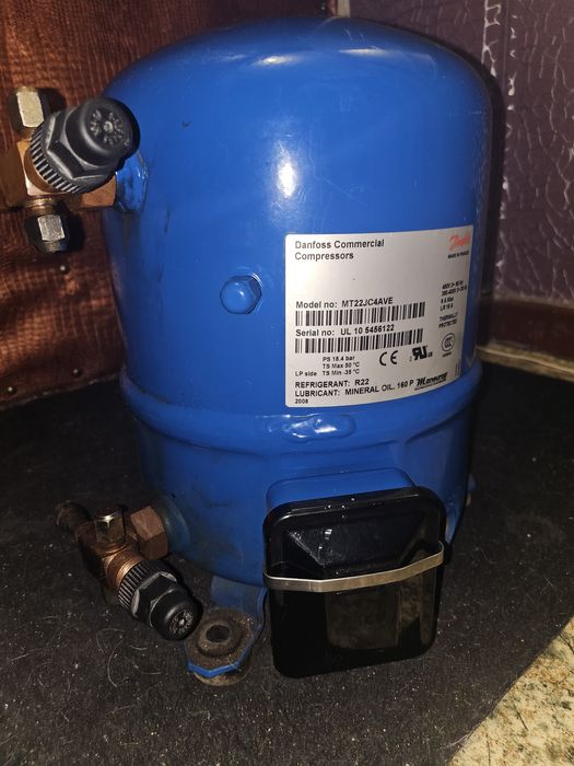 Продаётся компрессор холодильный б/у,  Maneurop