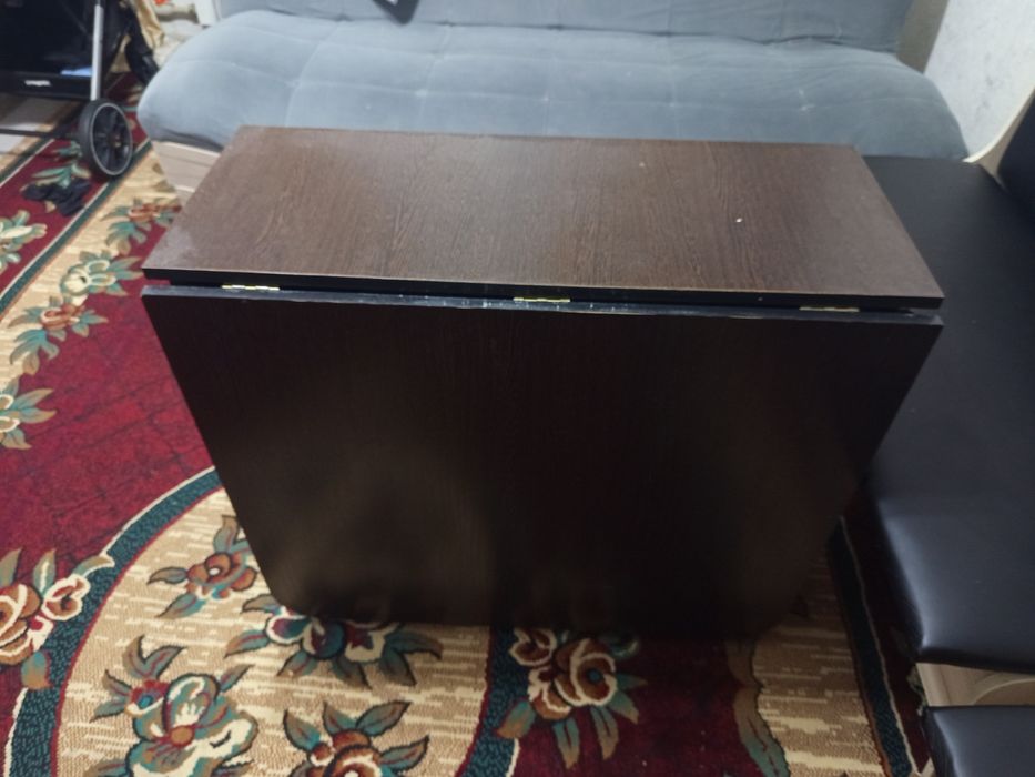 Стол обеденный...