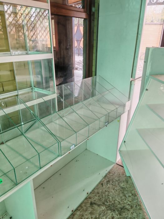 Продам торговые витрины, куб стеклянный