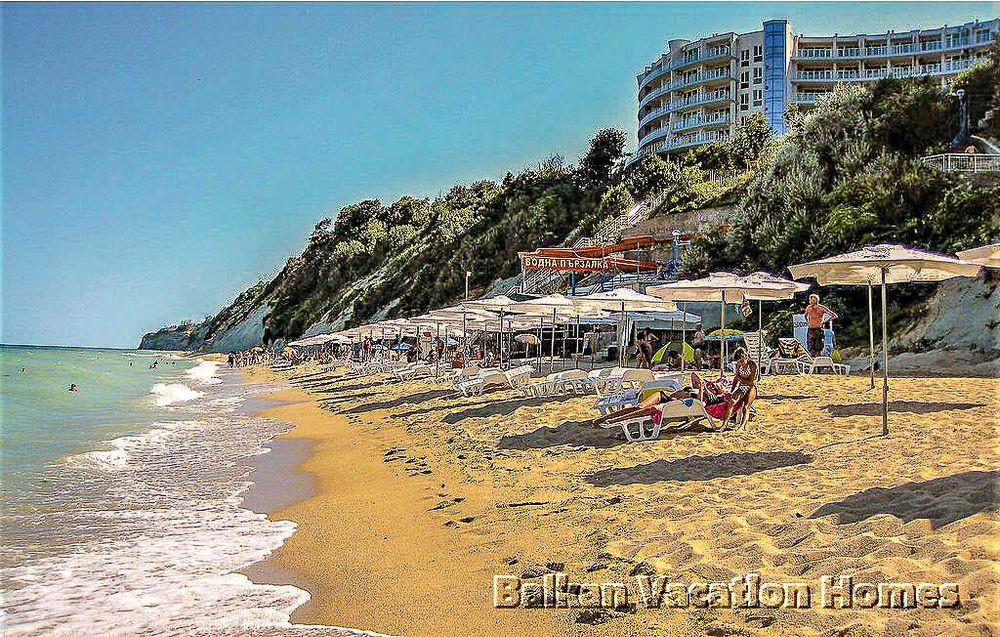 Тристаен апартамент с невероятна морска панорама в Бяла