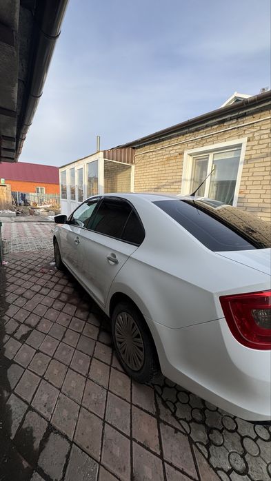 Продам шкоду рапид 2013 год