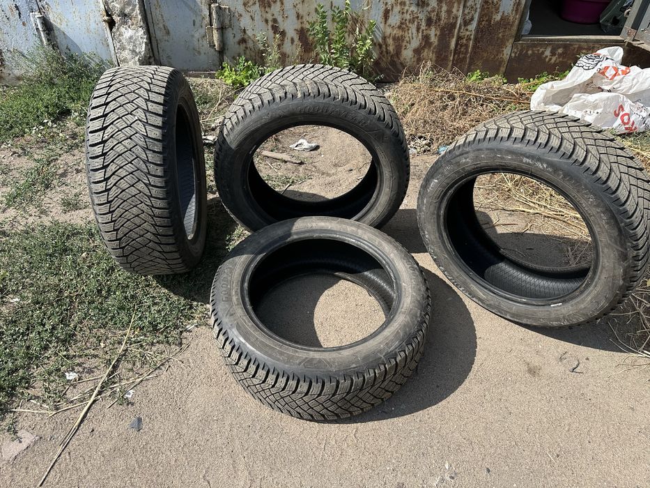 Продам колеса зимнее Goodyear шипы