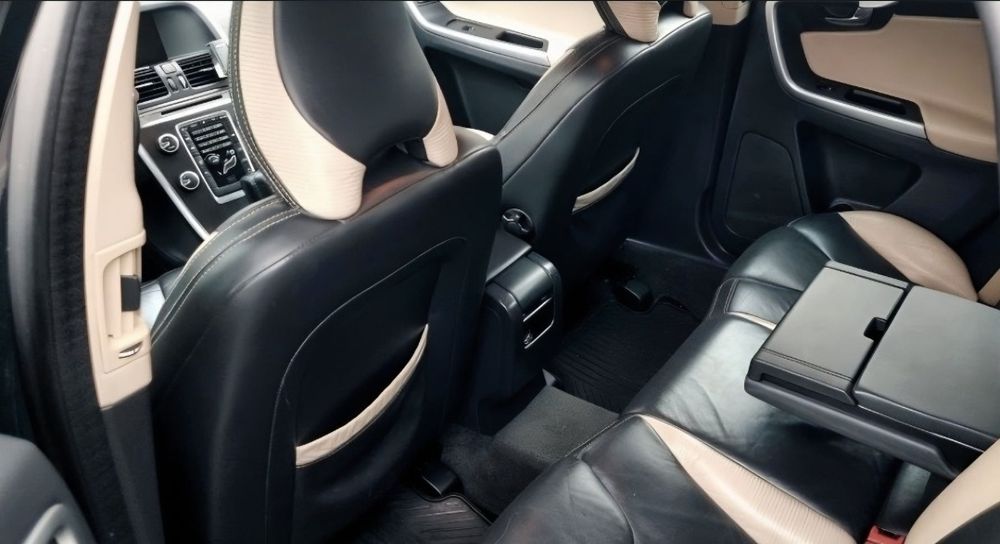 VOLVO XC60 2.4 D Automat 4x4  R DESIGN Model 2012