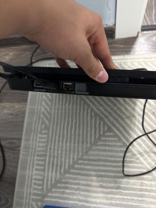 Продаю playstation 4 в идеальном состоянии