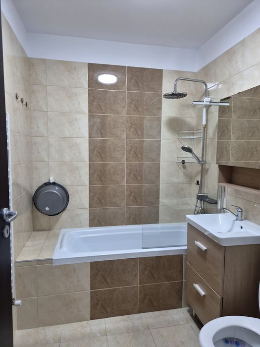 Inchiriez apartament