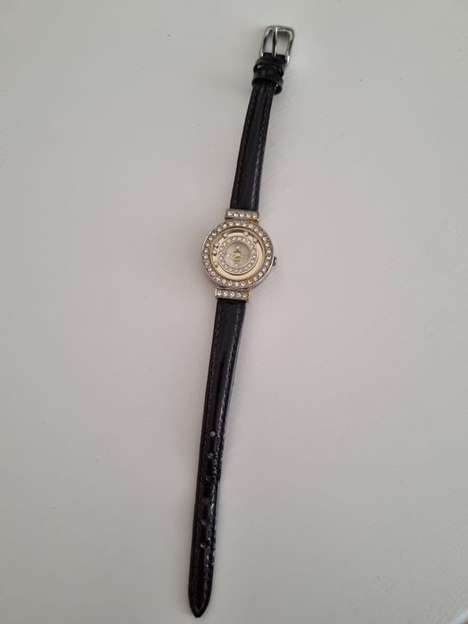 Часы кварцевые женские