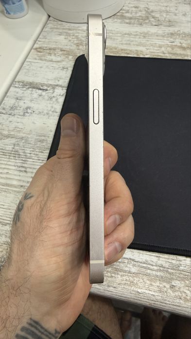 Продам айфон 13.