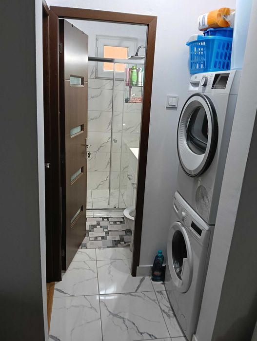 Apartament 3 camere la etajul 2